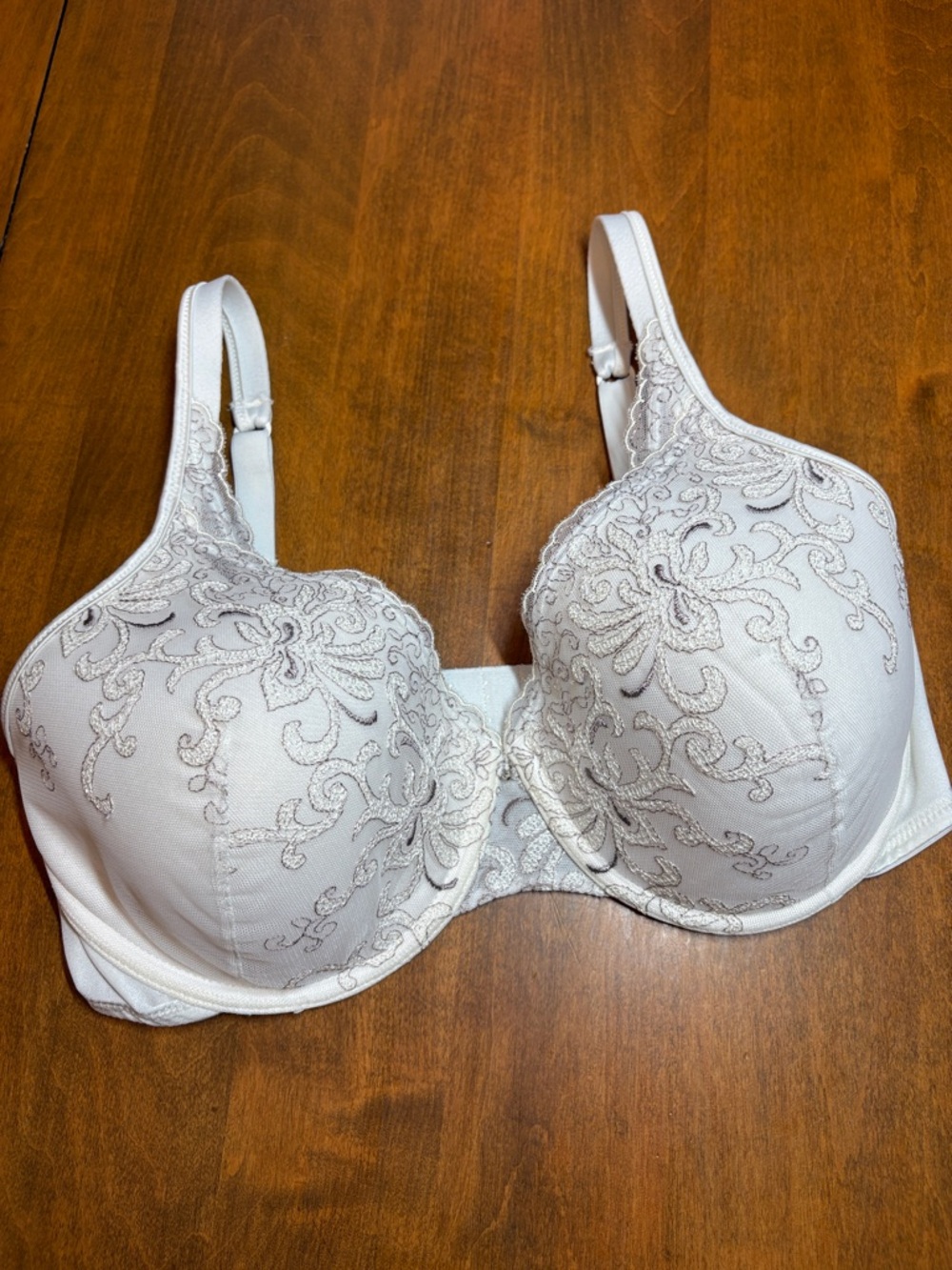 Women's Embroidered Underwire Bra - Ivory 38D